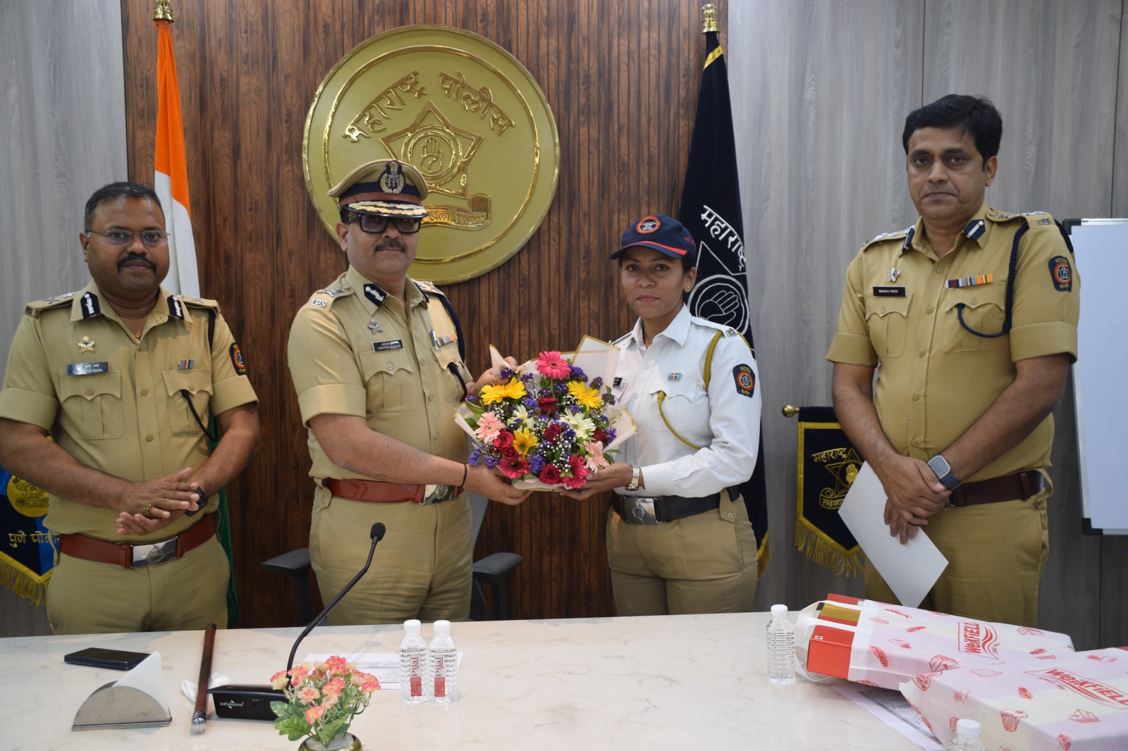 पुण्यात बेकायदा होर्डिंगवर पोलिसांच्या‘पीटीपी’ अ‍ॅपचा उतारा