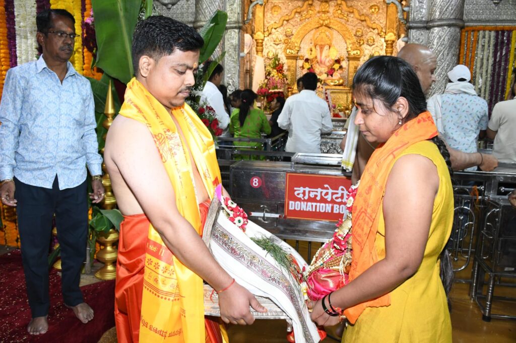 वल्लभेश मंगलम् विवाह सोहळा 'दगडूशेठ' गणपती मंदिरात थाटात साजरा