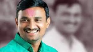 दिवंगत सरपंच संतोष देशमुखांच्या पत्नी निवडणुकीच्या रिंगणात उतरण्याची शक्यता