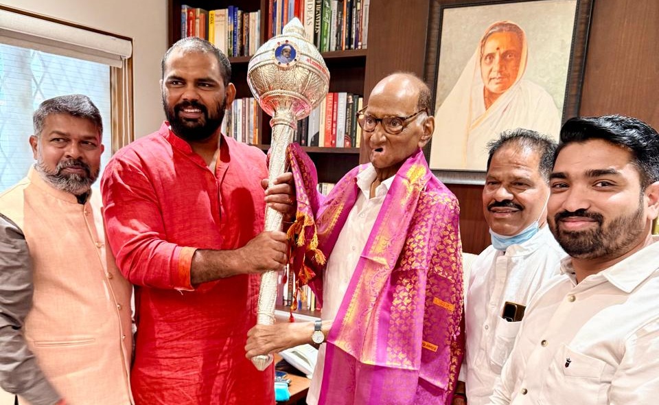 महाराष्ट्र केसरी हर्षवर्धन सदगीरला १२ लाखांची शिष्यवृत्ती : शरद पवारांकडूनमदतीचा हात