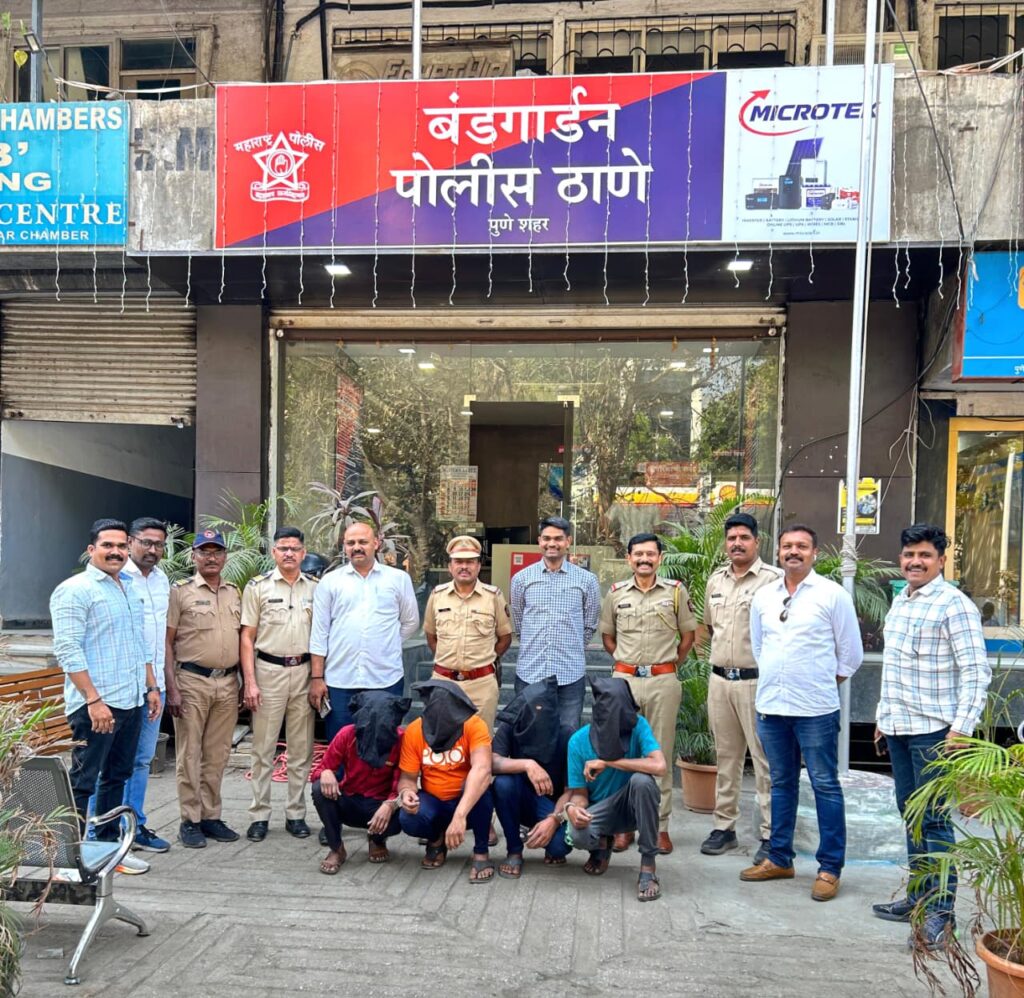 वाढदिवस साजरा करण्यासाठी दाम्पत्याला लुटले, चौघांना बेड्या