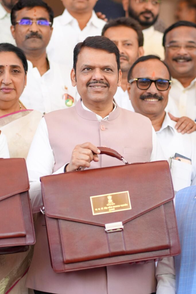 राज्यातील पात्र शेतकऱ्यांना २ लाखापर्यंत कर्जमाफी- मुख्यमंत्री देवेंद्र फडणवीस