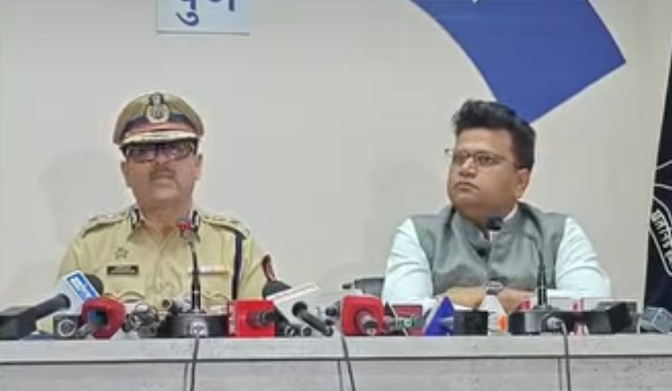 पुणे शहर आठवड्यात फ्लेक्समुक्त करणार