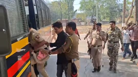 संतोष देशमुख हत्येतील आरोपी जयराम चाटे जेलबाहेर