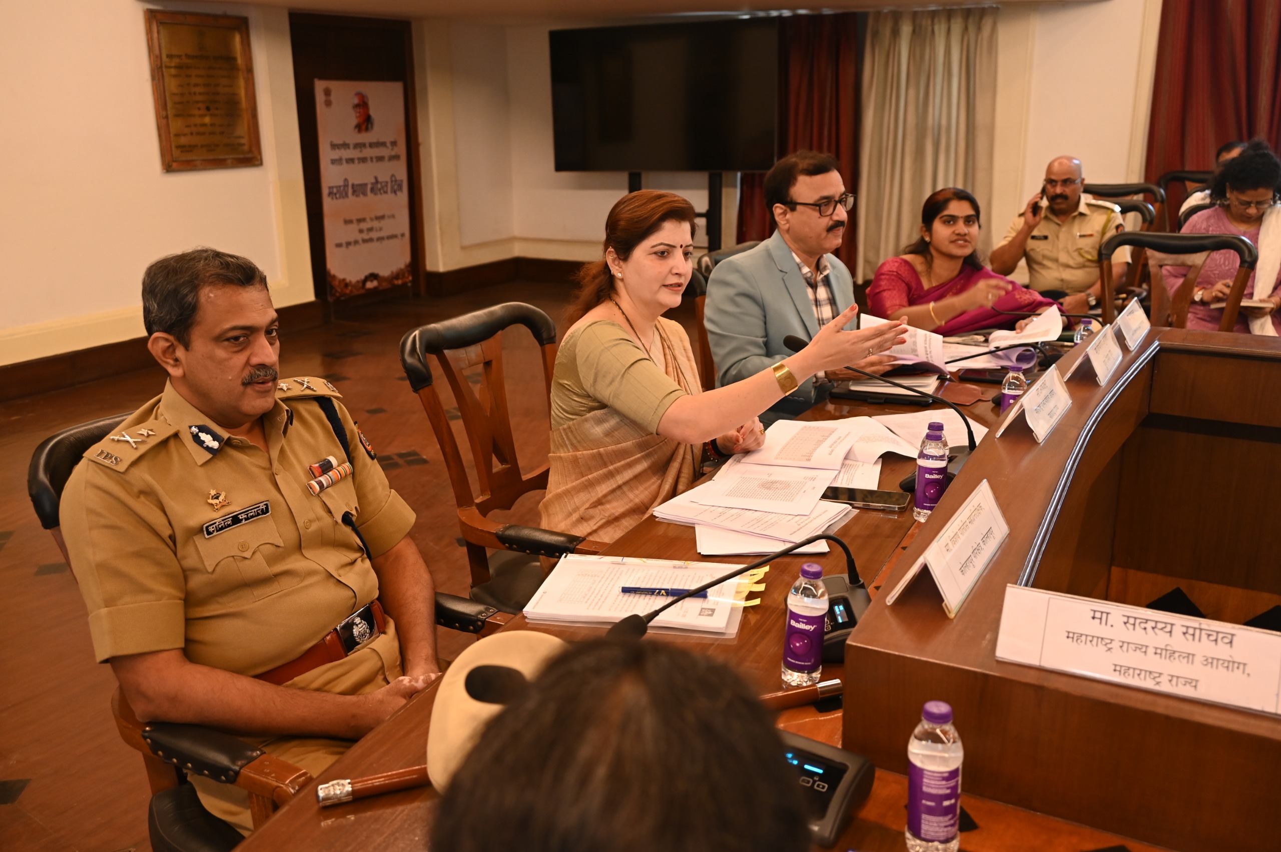 ऊसतोड महिला कामगारांच्या आरोग्य व सुरक्षिततेला प्राधान्य द्यावे