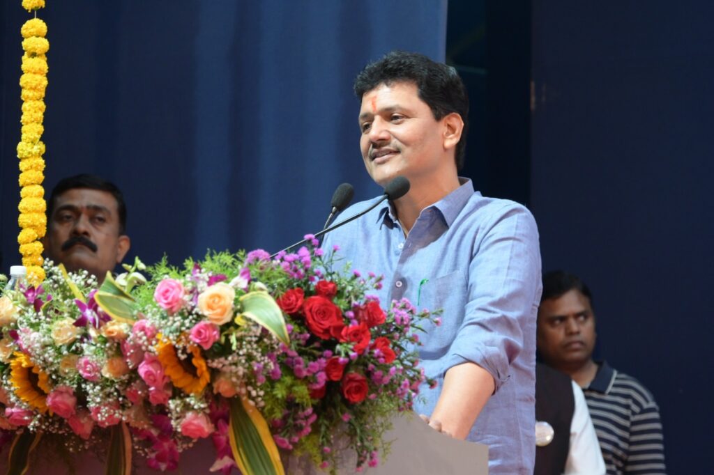 लोकसहभागातून आरोग्य समृद्ध महाराष्ट्रासाठी ; गाव आरोग्य संपन्न करण्यावर भर द्यावा--सार्वजनिक आरोग्य मंत्री प्रकाश आबीटकर