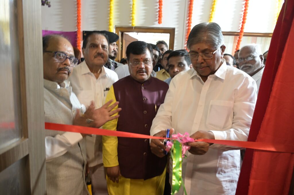 महाराष्ट्र राज्य सहकारी संघाच्या संचालक कार्यालयाचे उच्च व तंत्र शिक्षण मंत्री चंद्रकांत पाटील यांच्या हस्ते उद्घाटन