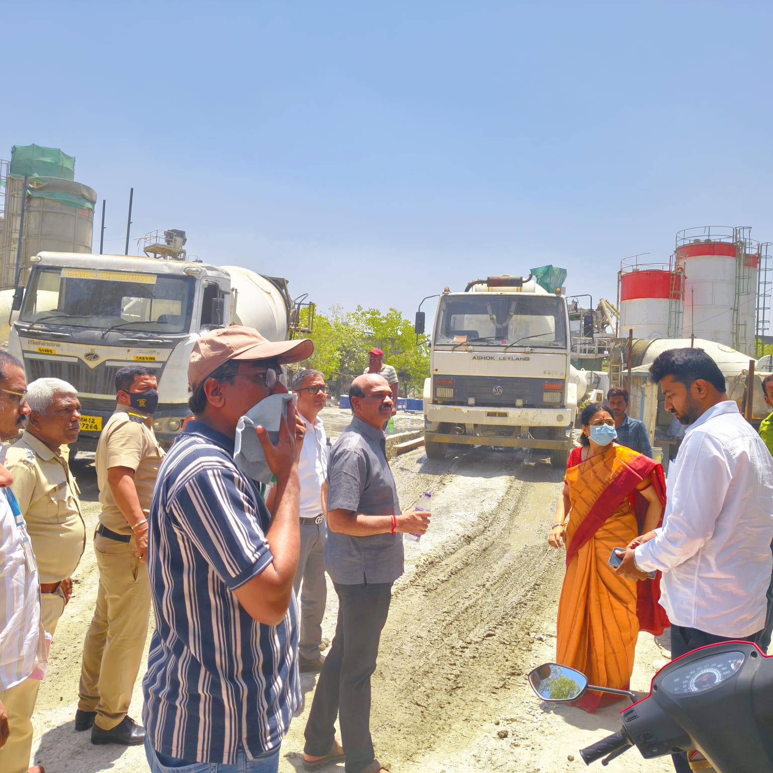 वडगाव खुर्द परिसरातील आर एम सी प्लांट त्वरीत हलवावेत - खासदार मेधा कुलकर्णी