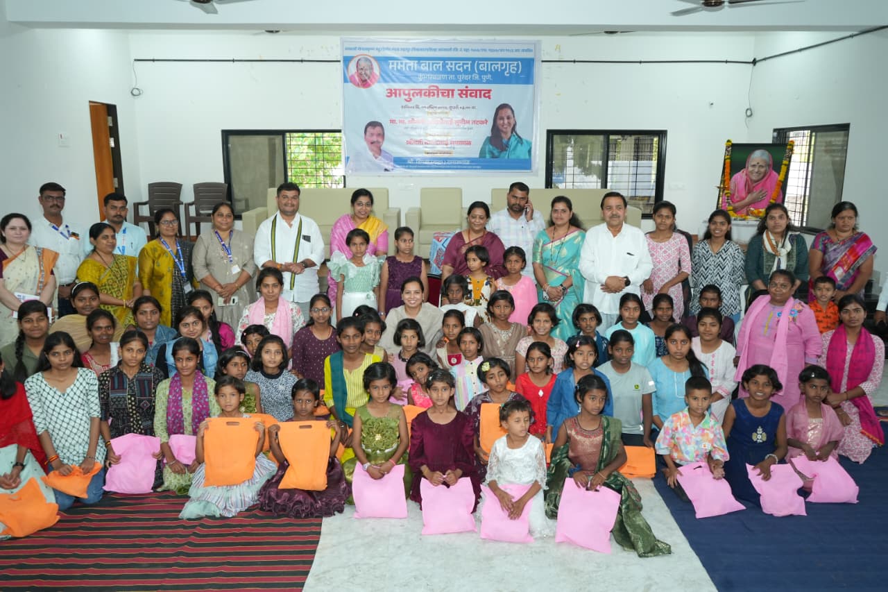 अनाथ मुलींमध्ये रमल्या महिला व बाल विकास मंत्री अदिती तटकरे