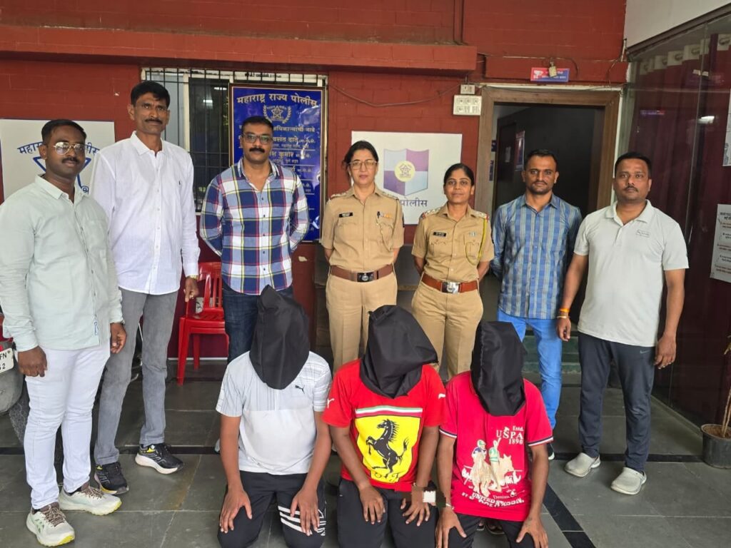 रिक्षा चालकाला मारहाण करून लुटणाऱ्या टोळीला अटक