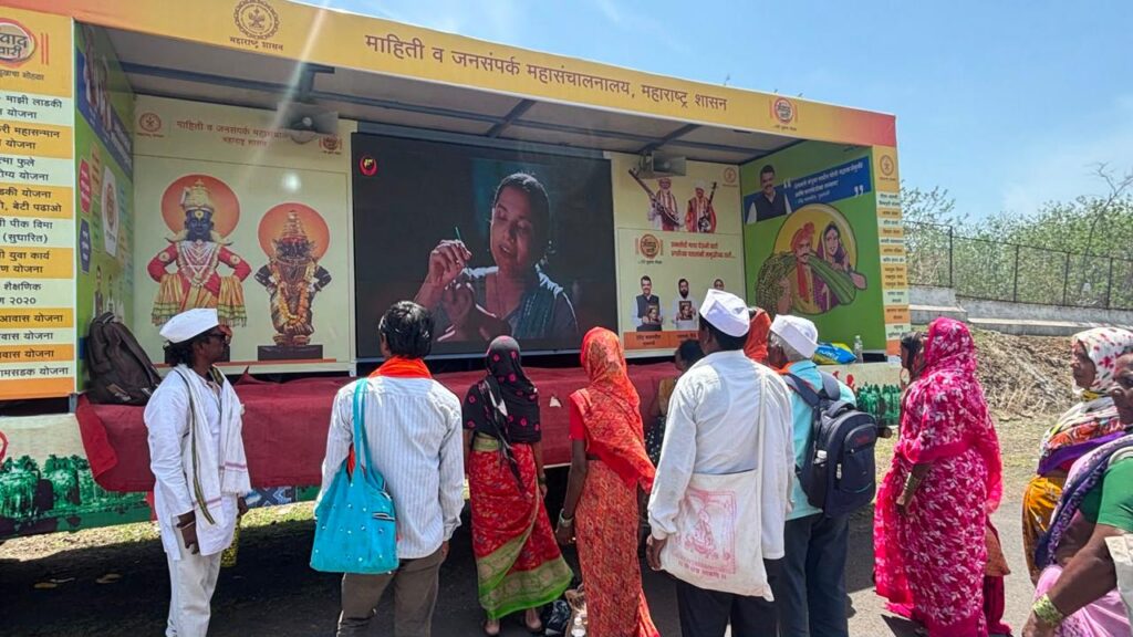 संत तुकाराम महाराज पालखी सोहळ्यात 'संवाद वारी' प्रदर्शन
