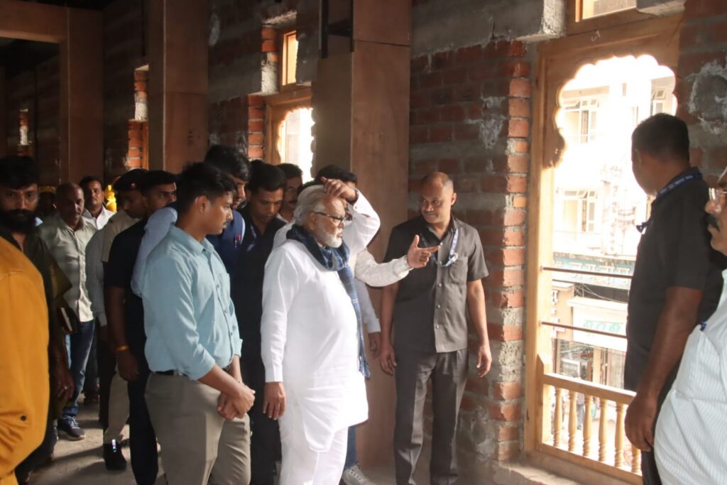  भिडेवाडा राष्ट्रीय स्मारकाला अन्न, नागरी पुरवठा व ग्राहक संरक्षण मंत्री छगन भुजबळ यांची भेट