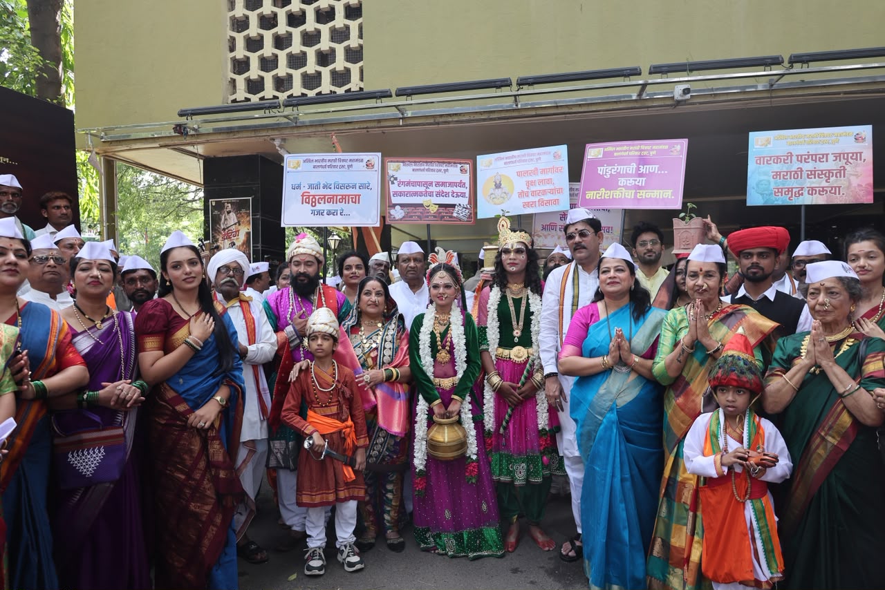 आषाढी वारीनिमित्त कलाकारांची भव्य दिंडी उत्साहात संपन्न