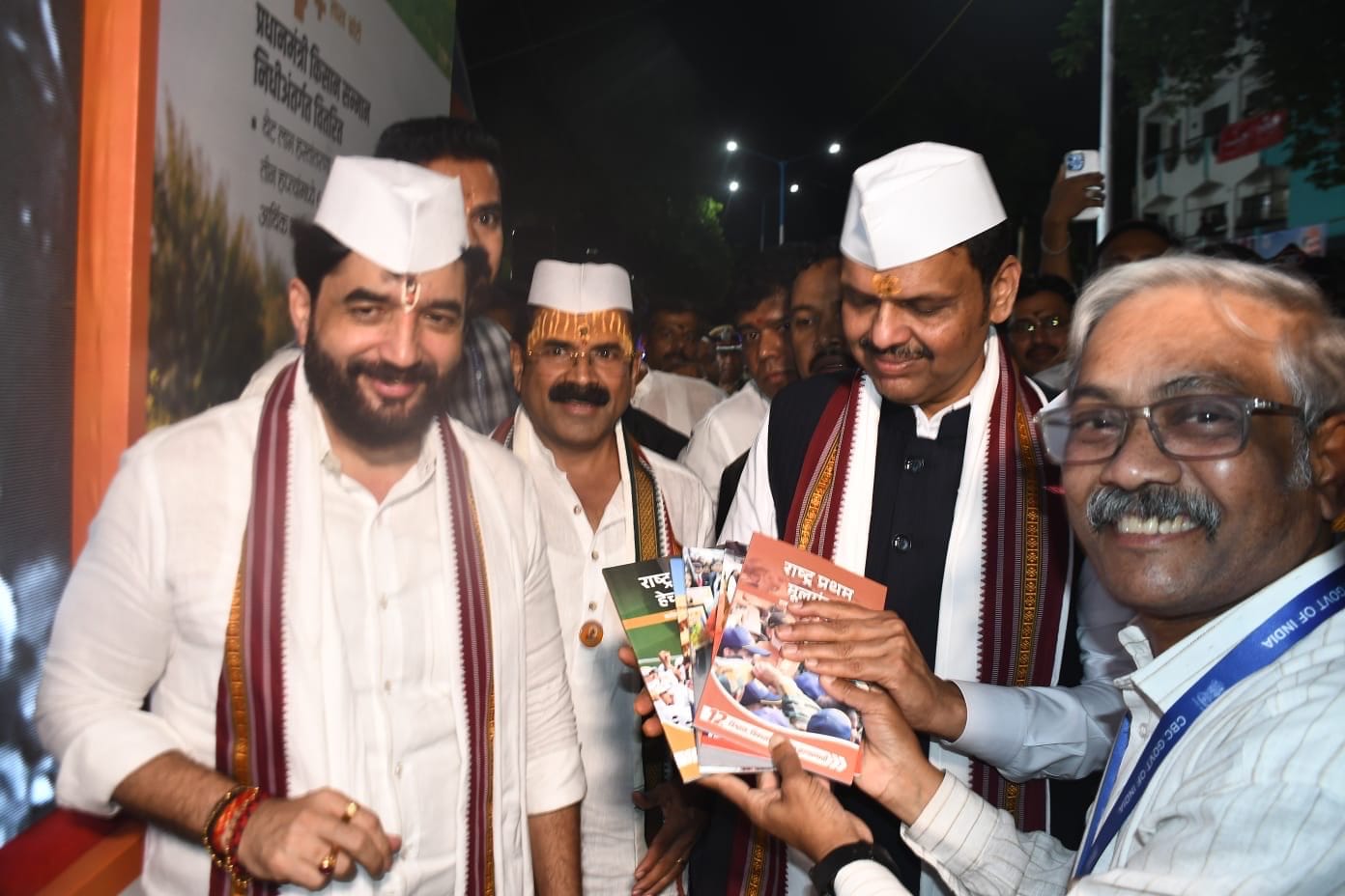 मुख्यमंत्री सहायता निधी व धर्मादाय रुग्णालय मदत कक्षाच्या वतीने आषाढी वारीत 'चरण सेवा' उपक्रम