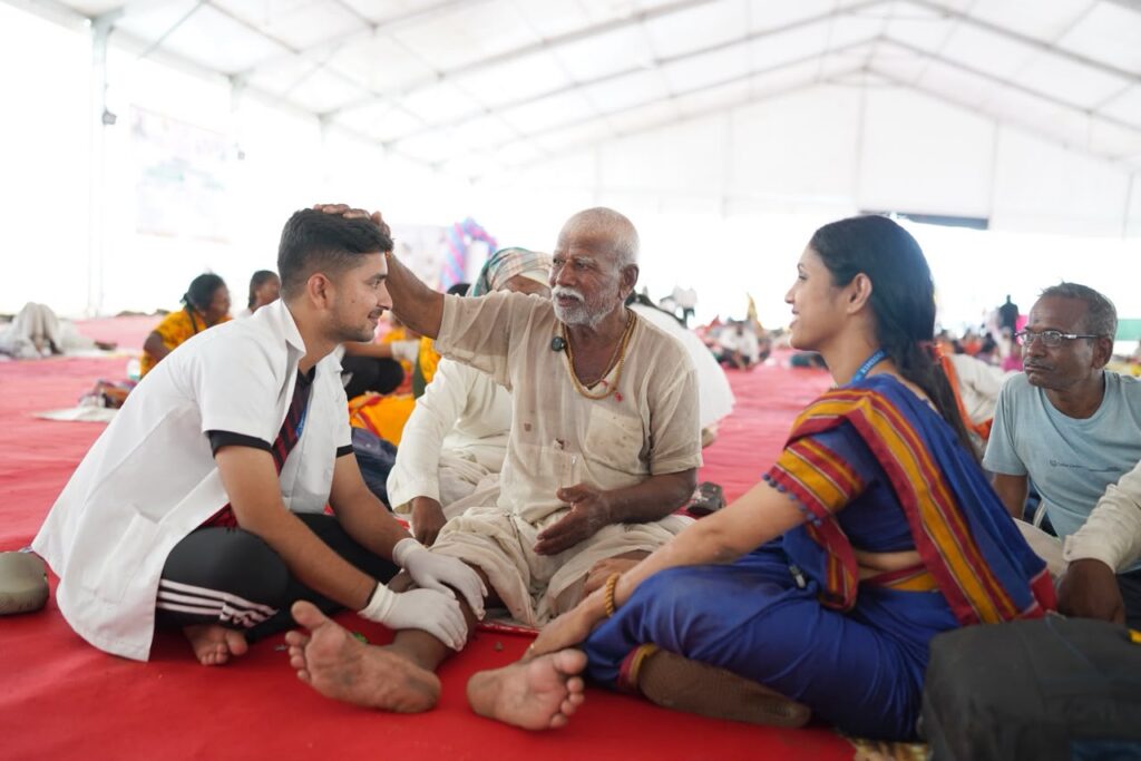 'चरणसेवा'ने जपले लाखो वारकऱ्यांचे आरोग्य; ४.९६ लाखांहून अधिक वारकऱ्यांना लाभ