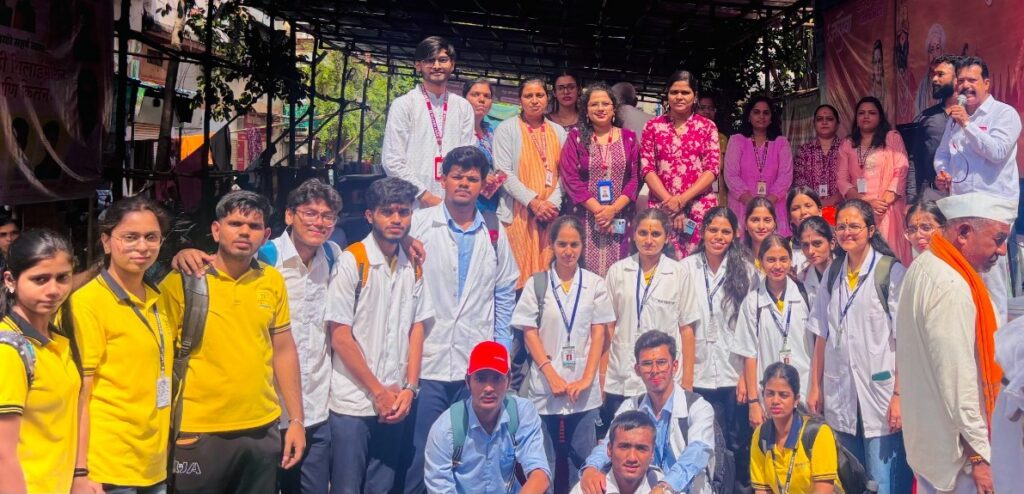 'सूर्यदत्त'च्या कॉलेज ऑफ फिजिओथेरपी व कॉलेज ऑफ फार्मसीतर्फे वारकऱ्यांसाठी ‘आरोग्य भारती - चरण सेवा’ उपक्रमाचे आयोजन