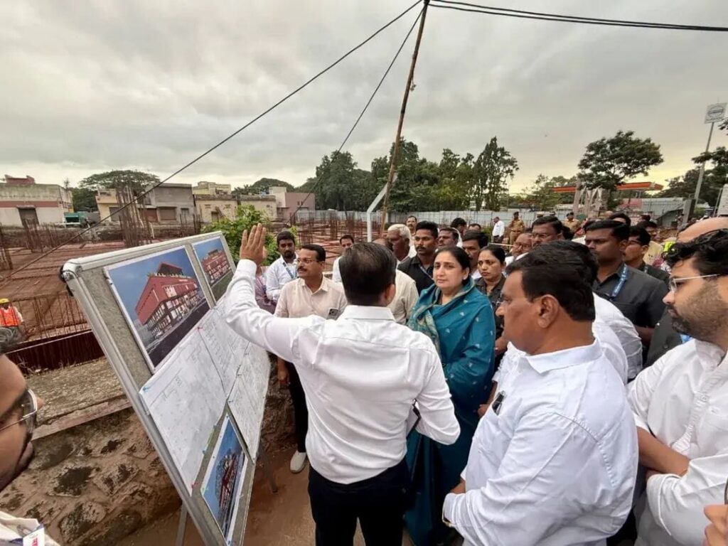 उपमुख्यमंत्री सुनेत्रा अजित पवार यांच्याकडून बारामती परिसरातील विविध विकासकामांची पाहणी