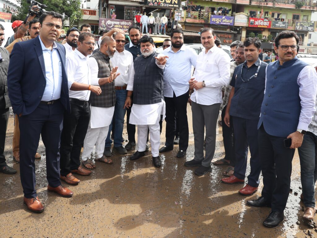 चाकण एमआयडीसीतील रस्ते व पायाभूत सुविधांची उद्योगमंत्री उदय सामंत यांनी केली पाहणी
