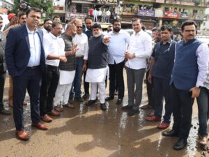 चाकण एमआयडीसीतील रस्ते व पायाभूत सुविधांची उद्योगमंत्री उदय सामंत यांनी केली पाहणी