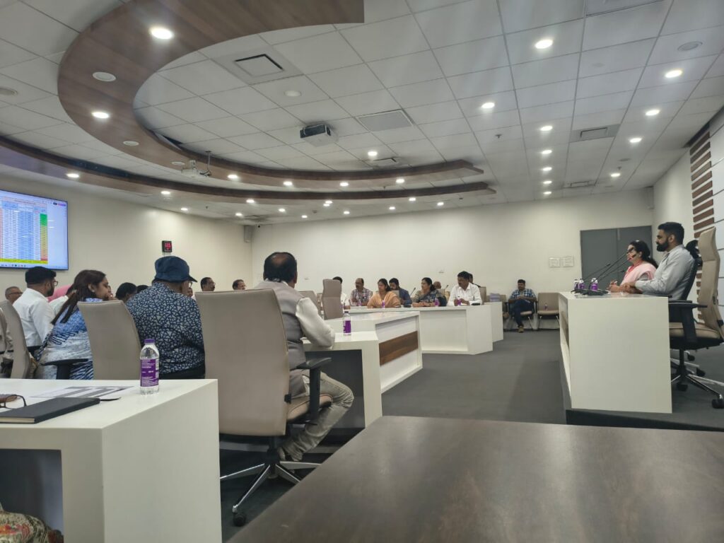 अनुपस्थित, स्थलांतरित, मयत व दुबार मतदारांच्या याद्या राजकीय पक्षांना वितरित
