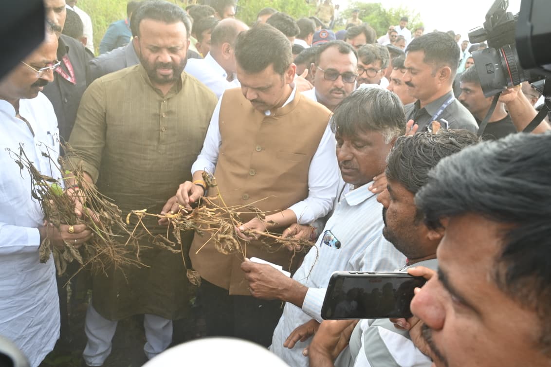 बळीराजाच्या मदतीसाठी शासन बांधावर;संकटाच्या काळात महाराष्ट्र शेतकऱ्यांच्या पाठीशी ! - विशेष लेख