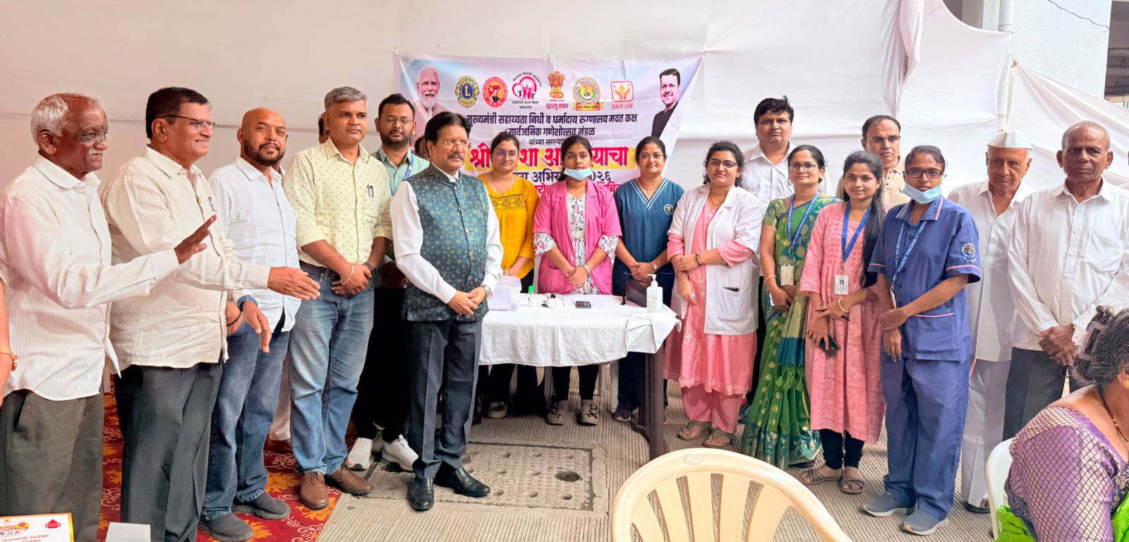 Shri Ganesha Arogyacha : ‘श्री गणेशा आरोग्याचा’ अभियानातील आरोग्य शिबिरास सह धर्मादाय आयुक्त दिनेश कोथळीकर यांची भेट