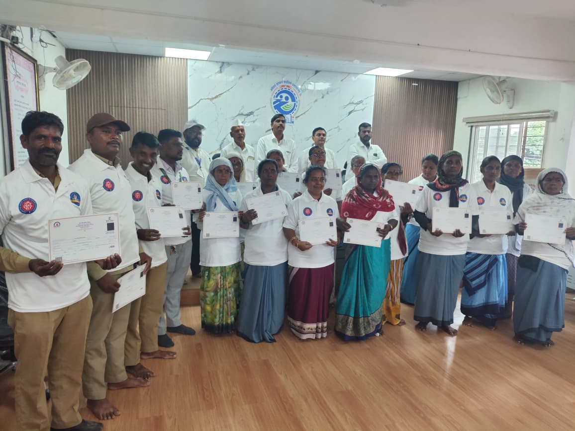 Chakan Sanitation Training : चाकण नगर परिषदेत स्वच्छता कर्मचाऱ्यांची क्षमता बांधणी कार्यशाळा