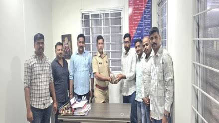 पोलिसांच्या प्रयत्नांमुळे व्यापाऱ्याची अडीच लाखांची रोकड सापडली