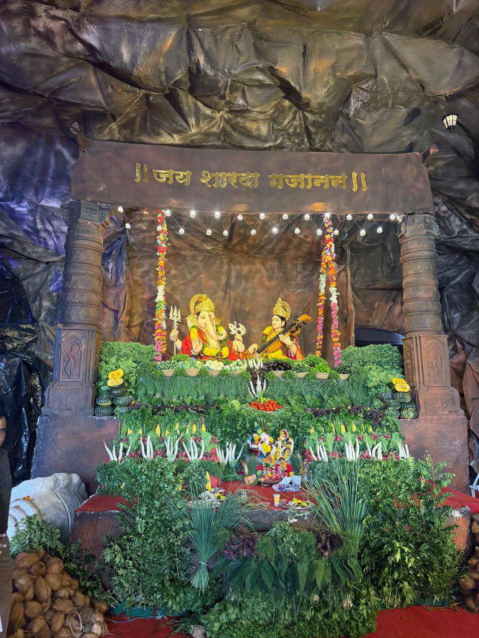 Market Yard Ganeshotsav : भाजीपाला, फळे अन् कंदमुळांतून साकारली गणरायाची अनोखी आरास