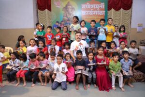 गणेशमूर्ती कार्यशाळेत विद्यार्थ्यांनी साकारल्या ३०० पर्यावरण मूर्ती