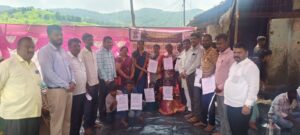Katkari Community Welfare : सेवा संकल्प अभियानांतर्गत कातकरी समाजातील ३१० लाभार्थ्यांना जातीचे दाखले व रेशनकार्डचे वितरण