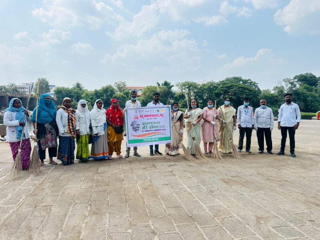 Dehu Cleanliness Drive : देहू नगरपंचायतीमार्फत घाट परिसर व संत तुकाराम महाराज मंदिराची स्वच्छता