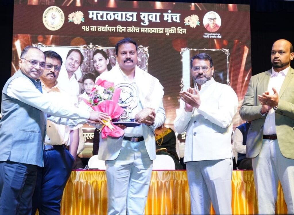 Dr Anil Dudhabhate Medical Award : ‘दृष्टीदूत’ डॉ. अनिल दुधभाते यांना मराठवाडा युवा मंचचा वैद्यकीय पुरस्कार