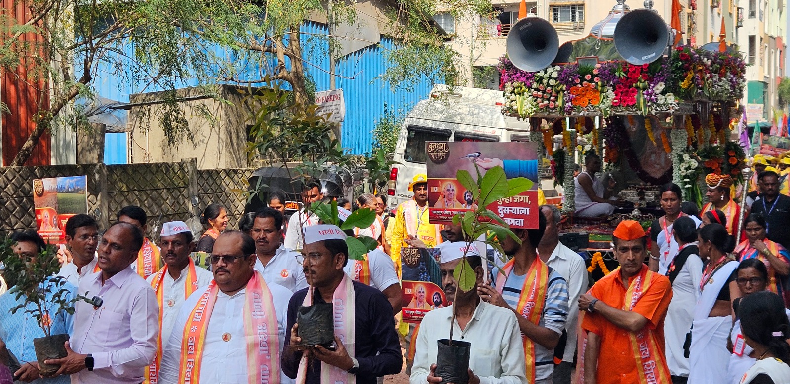 Vasundhara Pady Dindi : पर्यावरण संवर्धनाचा संदेश देत 'वसुंधरा पायी दिंडी'चे प्रस्थान